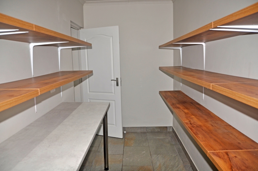 5 Bedroom Property for Sale in Reebok Western Cape